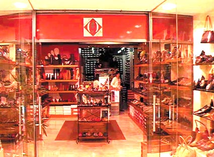 imagen 'Restauración integral de tienda (zapatería) y escaparates'